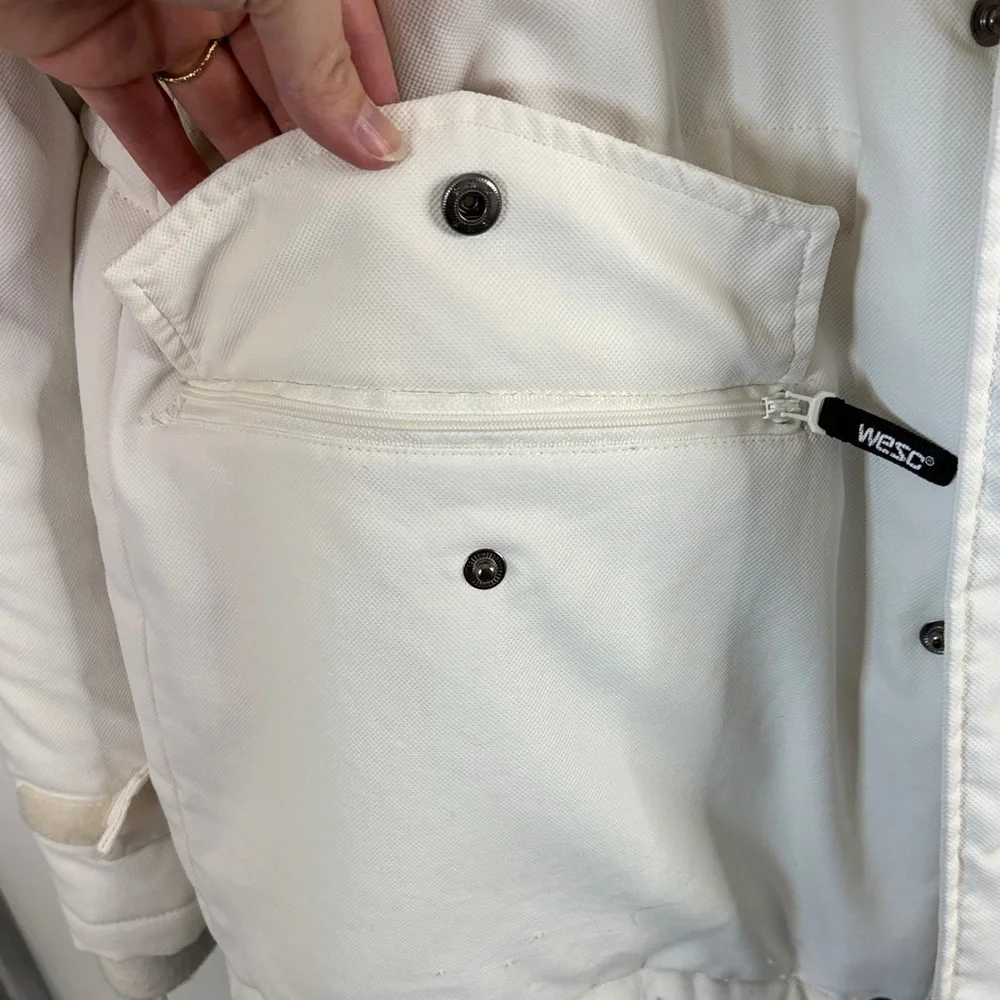 WESC Men's L Classic White Snowboard/Snow Jacket